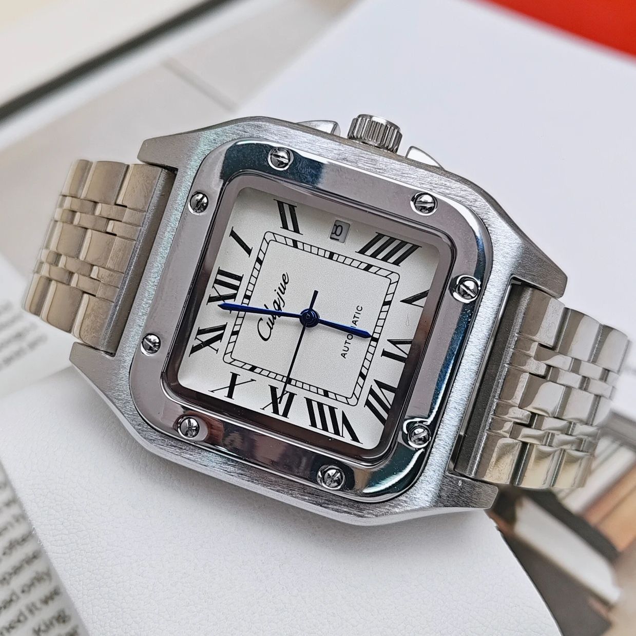 Topluxe zakelijk herenhorloge, - Cartier Watch Tank recensie en prijs